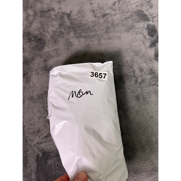 Vintage MGM Grand Detroit Long Sleeve T Shirt Adult L Graphic Lion Logo Casino - Picture 7 of 7